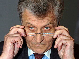 Former ECB head to answer ques...